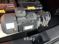SIEMENS Electric Motor with Reduction Gearbox 2.44 2KJ3001-1EK23-4FF1-Z 230/400V